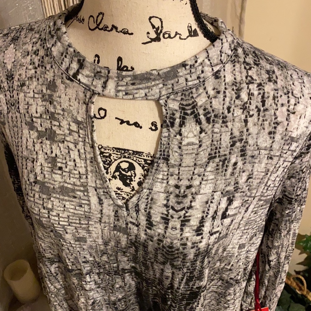 Jennifer Lopez Choker Blouse - Picture 6 of 8